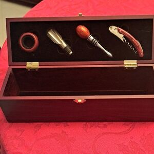 Elegant Wine Accessory Set in Wooden Box